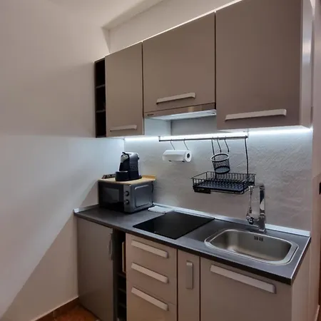 Maris Apartment *